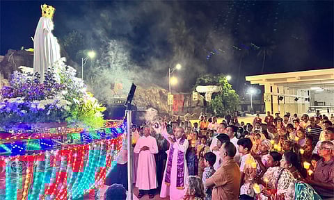 பூண்டி மாதா பேராலயத்தில் நடைபெற்ற புதுமை இரவு வழிபாடு