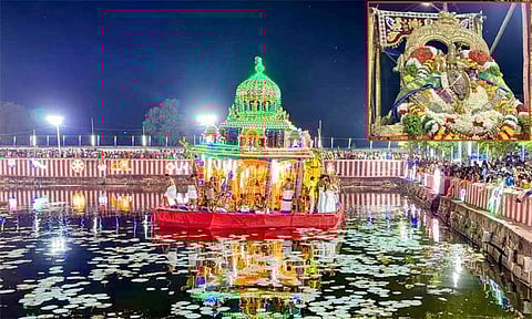 ஆழ்வார்திருநகரியில் நடைபெற்ற தெப்ப உற்சவம்