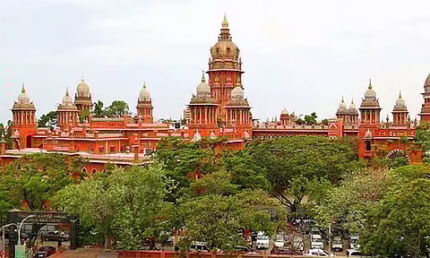 ஆர்டர்லி முறை; புகார்கள் குறித்து கலெக்டர்கள் விரைந்து நடவடிக்கை எடுக்க வேண்டும் - ஐகோர்ட்டு உத்தரவு