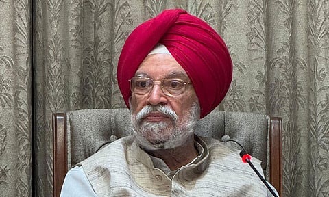 இந்தியாவில் வீட்டு உபயோகத்திற்கான கியாஸ் சிலிண்டர் தட்டுப்பாடு இல்லை: மத்திய மந்திரி