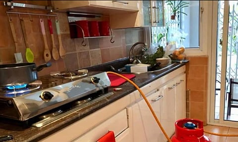 போர் பதற்றத்தால் பற்றாக்குறை: வீட்டில் கியாஸ் சிலிண்டரை சிக்கனமாக பயன்படுத்தலாமே!