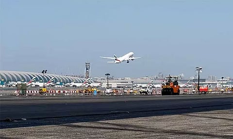 துபாய் விமான நிலையம் அருகே ஈரான் டிரோன் தாக்குதல் - இந்தியர் உள்பட 4 பேர் காயம்