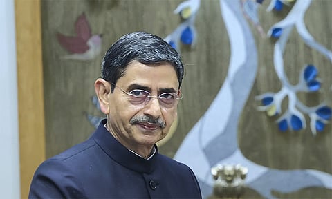 தமிழகத்தில் இருந்து புறப்பட்டார் ஆர்.என்.ரவி; மேற்கு வங்காள கவர்னராக நாளை பதவியேற்பு