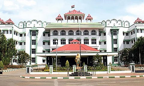 எஸ்.ஐ பணிக்கான எழுத்து தேர்வை ரத்து செய்யக்கோரிய வழக்கு தள்ளுபடி