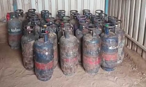 மதுரையில் சிலிண்டர்கள் பதுக்கல் - குண்டர் சட்டத்தில் 2 பேர் கைது