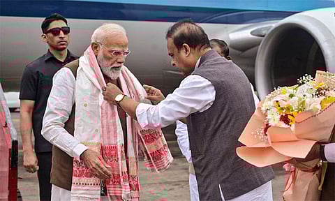 2 நாட்கள் பயணமாக அசாம் சென்றார் பிரதமர் மோடி