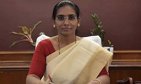 வளைகுடா நாடுகளில் சிக்கியுள்ள தமிழர்களுக்கான உதவி எண்கள் - சென்னை கலெக்டர் அறிவிப்பு