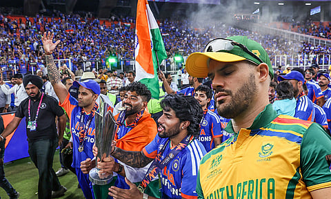 டி20 உலகக் கோப்பை: தென் ஆப்பிரிக்காவை ‘முட்டாள் அணி’ என சாடிய இங்கிலாந்து முன்னாள் கேப்டன்