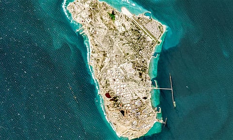 ஈரானின் மிக முக்கிய தீவு நகரமான கார்க்கில் அமெரிக்கா சக்தி வாய்ந்த குண்டு வீச்சு