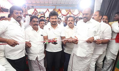 திமுக இளைஞர் அணி சார்பில் கலைஞர் நூலகம்: உதயநிதி திறந்து வைத்தார்