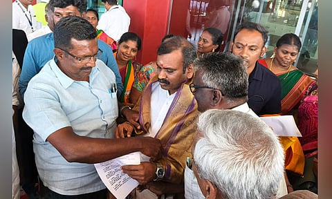 தூத்துக்குடி- சென்னை இடையே வந்தே பாரத் ரெயில்: மத்திய இணை மந்திரி எல்.முருகனிடம் பயணிகள் நலச் சங்கம் மனு