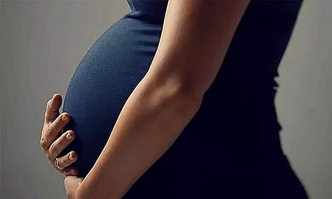 சிறுமியை கர்ப்பமாக்கிய கல்லூரி மாணவருக்கு வலைவீச்சு