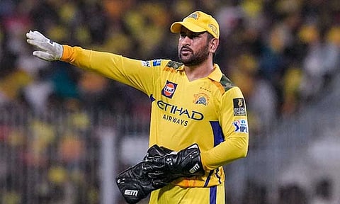 தனது ஜெர்சி நம்பரை மாற்றிய தோனி