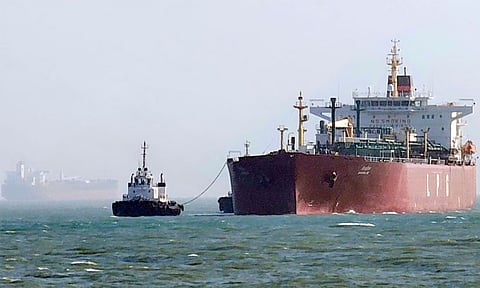 ரஷியாவில் இருந்து இந்தியாவுக்கு வரும் 7 கச்சா எண்ணெய் கப்பல்கள்; சீனாவுக்கு செல்லவிருந்த நிலையில் பயணத்தில் திடீர் மாற்றம்