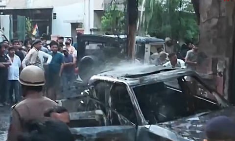 இந்தூரில் பயங்கரம்: மின்சார வாகனம் சார்ஜர் வெடித்து கோர விபத்து - 8 பேர் பரிதாப பலி