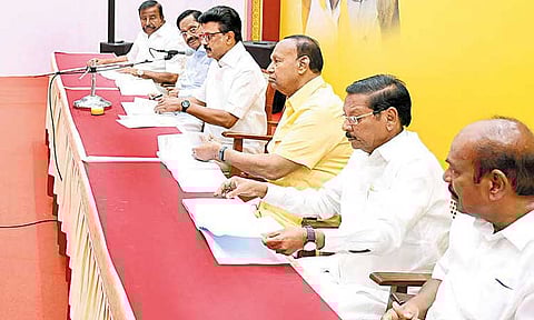 2வது நாளாக தி.மு.க. வேட்பாளர்கள் நேர்காணல் தொடங்கியது.. ஓ.பன்னீர்செல்வம் இன்று பங்கேற்பு