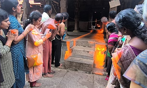 கோவில் கருவறையில் விழுந்த சூரியக்கதிர்கள்