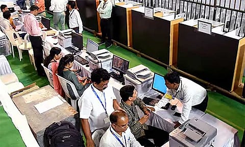 10-ம் வகுப்பு தேர்வு நாளில் தேர்தல் பணியாளர்களுக்கு பயிற்சி: தேதியை மாற்ற ஆசிரியர்கள் வேண்டுகோள்