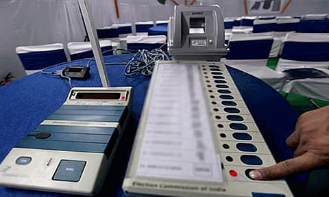 தேர்தல் பணி விறுவிறுப்பு: சட்டமன்ற தொகுதிகளுக்கு வாக்கு இயந்திரங்களை அனுப்பும் முதற்கட்ட ஒதுக்கீடு நிறைவு