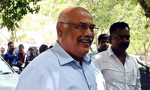 பெண் எஸ்.பி.க்கு பாலியல் தொல்லை: முன்னாள் சிறப்பு டி.ஜி.பி.க்கு விதித்த 3 ஆண்டு சிறை தண்டனை நிறுத்திவைப்பு