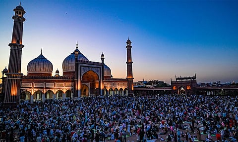 உலகம் முழுவதும் ரம்ஜான் பண்டிகை கொண்டாட்டம்: இஸ்லாமியர்கள் சிறப்பு தொழுகை