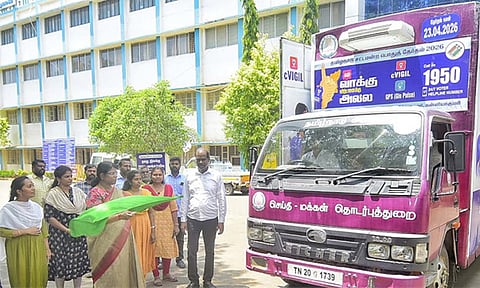 கன்னியாகுமரியில் 100 சதவீதம் வாக்குப்பதிவு விழிப்புணர்வு வாகனம்: கலெக்டர் தொடங்கி வைத்தார்