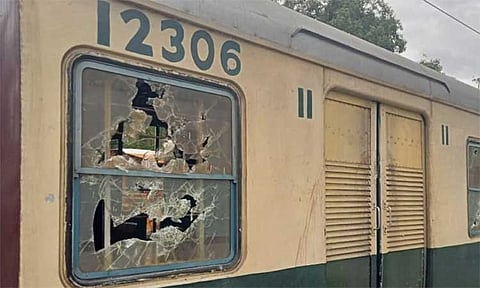 ரெயில் மீது கல் வீசினால் 10 ஆண்டுகள் சிறை