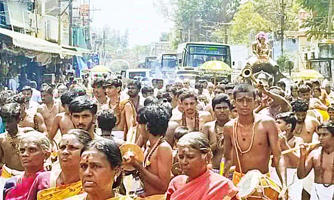 யானை மீது தீர்த்தக்குட ஊர்வலம்