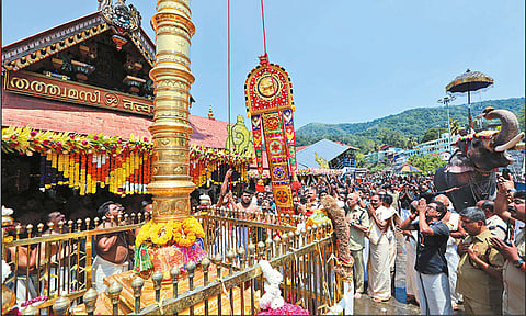 பங்குனி ஆராட்டு திருவிழாவையொட்டி சபரிமலை அய்யப்பன் கோவிலில் கொடியேற்றம்