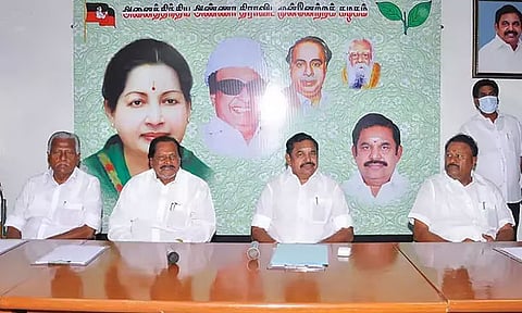 இன்று அதிமுக மாவட்ட செயலாளர்கள் கூட்டம்