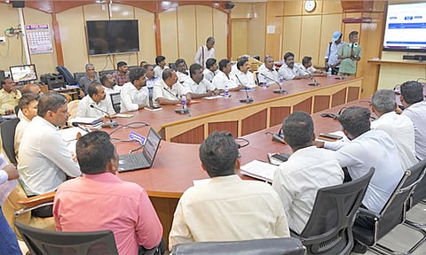 தூத்துக்குடி: 2,238 மின்னணு வாக்குப்பதிவு எந்திரங்கள் ஒதுக்கீடு பணி- கலெக்டர் இளம்பகவத் தொடங்கி வைத்தார்