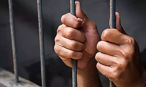 சிறுமியை கர்ப்பமாக்கிய கொத்தனாருக்கு ஆயுள் தண்டனை