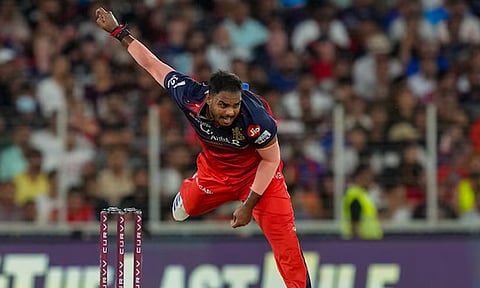 ஐபிஎல் தொடரில் இருந்து ஆர்சிபி வீரர் யாஷ் தயாள் விலகல் - ரசிகர்கள் அதிர்ச்சி