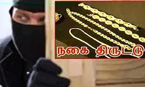 வீட்டின் கதவை உடைத்து 24 பவுன் நகை, பணம் கொள்ளை