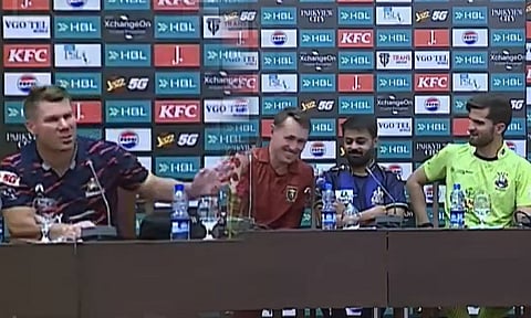 “உங்களுக்கென்ன ஆச்சு?... ‘ஸ்கூல் கிட்ஸ் மாதிரி’ - செய்தியாளர் சந்திப்பில் பொறுமை இழந்த வார்னர்