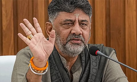 பெட்ரோல், டீசல் மீதான கலால் வரி குறைப்பு: டி.கே.சிவக்குமார் விமர்சனம்