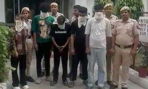 இளம்பெண்ணுடன் ‘டேட்டிங்’... ஆசையாக சென்ற வாலிபருக்கு காத்திருந்த அதிர்ச்சி - ரூ.7 லட்சம் பணத்தை பறித்த கும்பல்