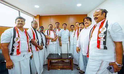 அமமுக வேட்பாளர்களுடன் நயினார் நாகேந்திரன் சந்திப்பு