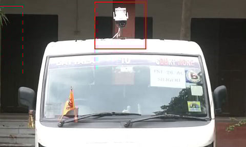 மேற்கு வங்காளத்தில் லைவ் வீடியோ கேமரா வசதியுடன் கூடிய வாகனம்; தேர்தல் ஆணையம் நடவடிக்கை