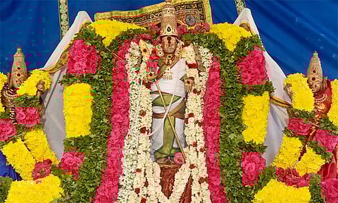 கல்யாண கோணத்தில் அருள்பாலித்த முருகப்பெருமான்