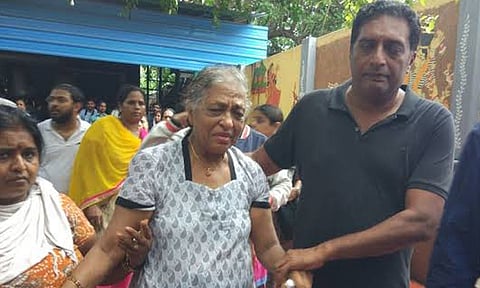 நடிகர் பிரகாஷ் ராஜின் தாயார் காலமானார்