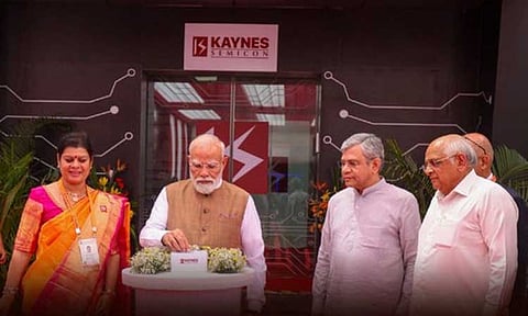 குஜராத்தில் செமி கண்டக்டர் ஆலையை திறந்து வைத்தார் பிரதமர் மோடி