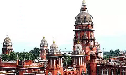 வாக்காளர்களுக்கு பணம் வழங்குவதை தடுக்கக் கோரி மனு - சென்னை ஐகோர்ட்டு தள்ளுபடி