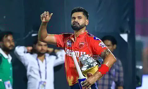 குஜராத்திற்கு எதிரான போட்டியில் பந்து வீசுவதில் தாமதம்: ஷ்ரேயாஸ் ஐயருக்கு அபராதம்