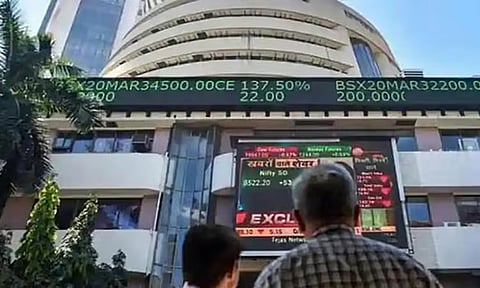 சரிவில் இருந்து அதிரடியாக மீண்ட இந்திய பங்குச்சந்தை; இன்றைய நிலவரம்