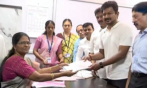 சேப்பாக்கம் தொகுதியில் வேட்புமனு தாக்கல் செய்தார் உதயநிதி