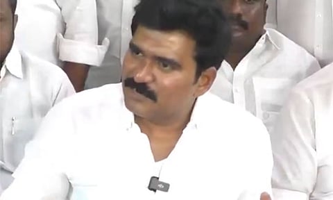 கூட்டத்திற்கு நடுவே ஆம்புலன்ஸ்களை வேண்டுமென்றே அனுப்புகிறார்கள்; தவெக குற்றச்சாட்டு