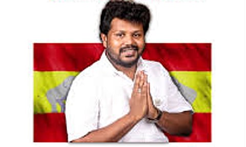 ஸ்ரீவில்லிபுத்தூரில் தவெக வேட்பாளரிடம் பறிமுதல் செய்த ரூ.1 லட்சத்தை திரும்ப ஒப்படைத்த அதிகாரிகள்