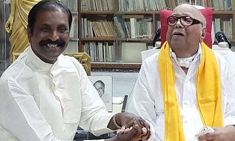 கலைஞர் சிறைப்படுத்தப்பட்டிருந்தார் என்ற அரசியல் கூற்று உண்மைக்கு மாறானது - வைரமுத்து