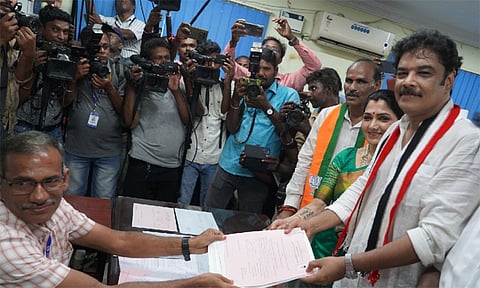 குஷ்புவிடம் 3.5 கிலோ தங்கம், 24 கிலோ வெள்ளி - சுந்தர்.சி வேட்பு மனுவில் தகவல்